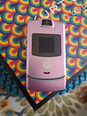 Vintage Pink Razor Flip Phone